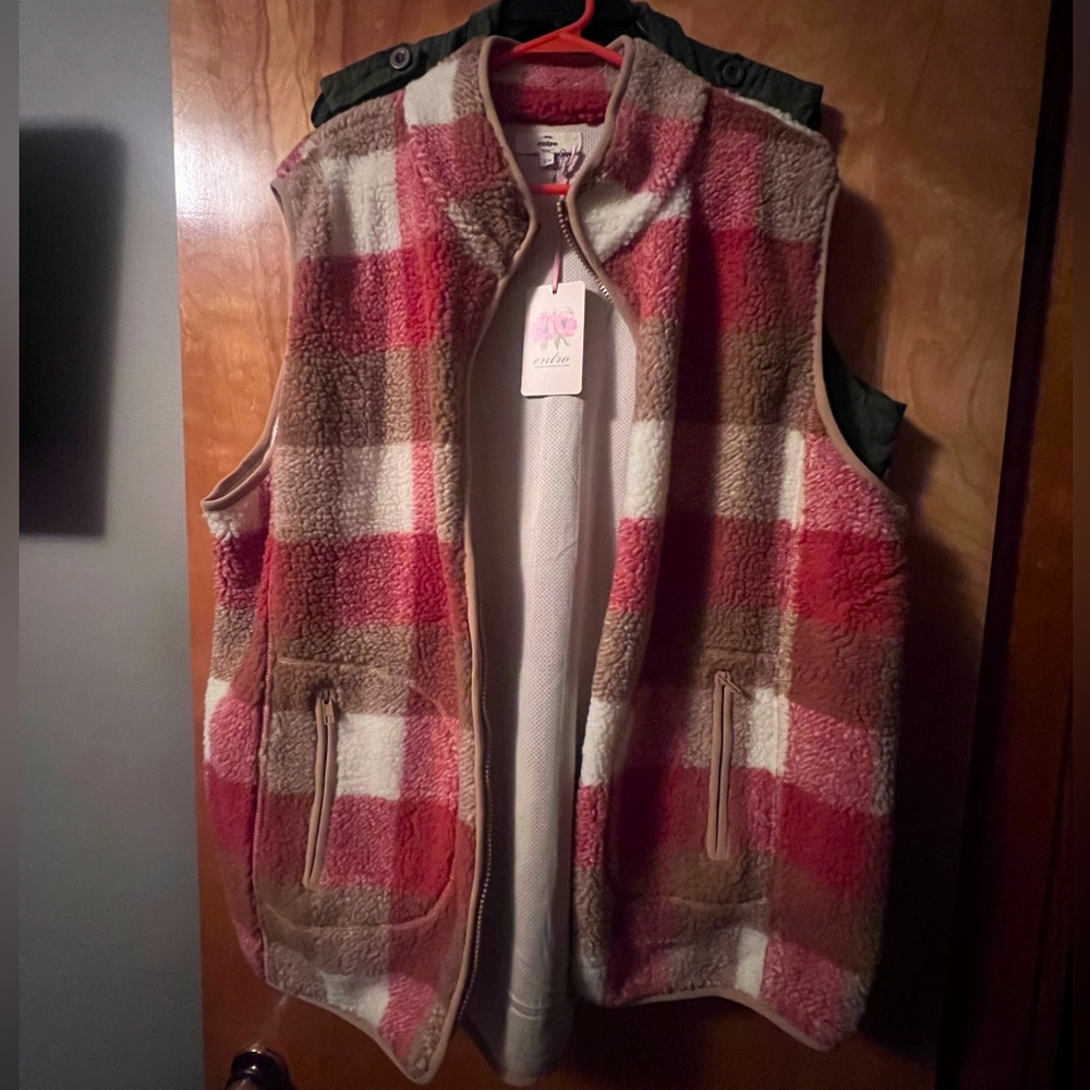 This is an entro brand vest new with tags. The size is a 3x.